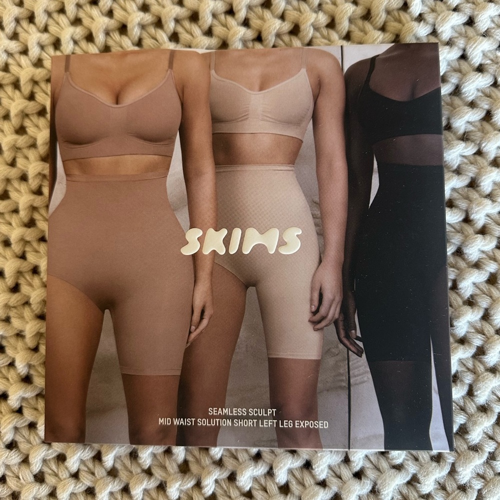 Skims Left Leg Exposed Shapewear (Clay)